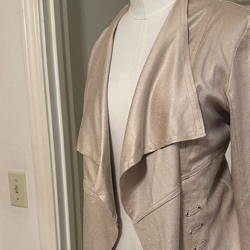 Faux Suede Creamy Rose Shiny Crackle Drapey Jacket Size 2 - Image 2