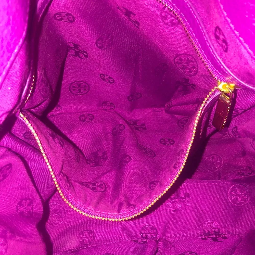 TORY BURCH Tumbled Leather With Magnetic Front Pocket Oversized Hobo - Image 10