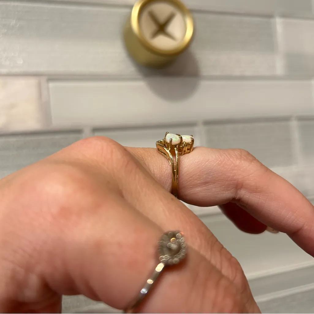 10KT Yellow Gold, Opal & Diamonds Vintage Estate Ring Gold - Image 5