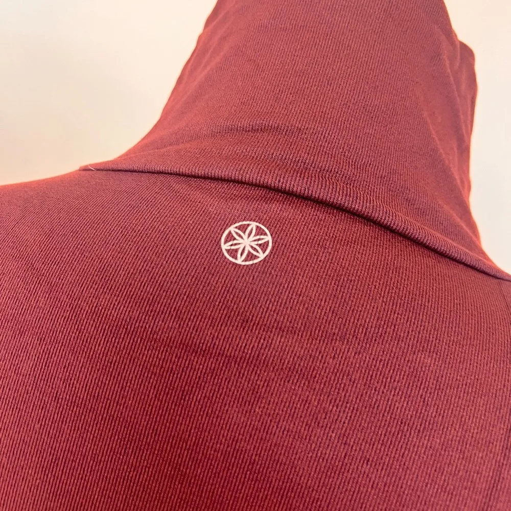 Gaiam Women's Trinity Seamless Windsor Wine Turtleneck XL - Image 8