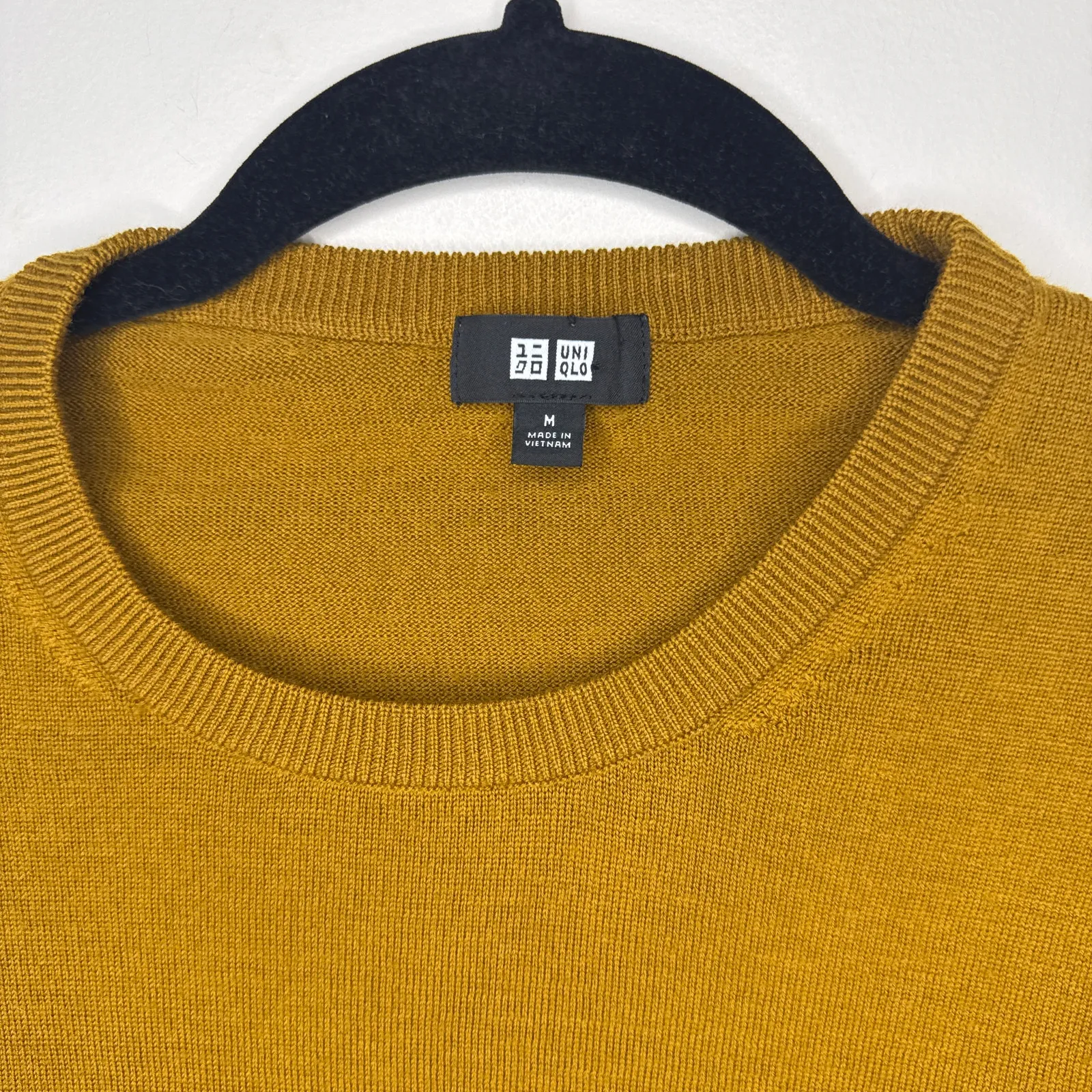 UNIQLO 100% Wool Crew‎ Neck Dark Mustard Medium Sweater Minimalist Classic Chic - Image 2