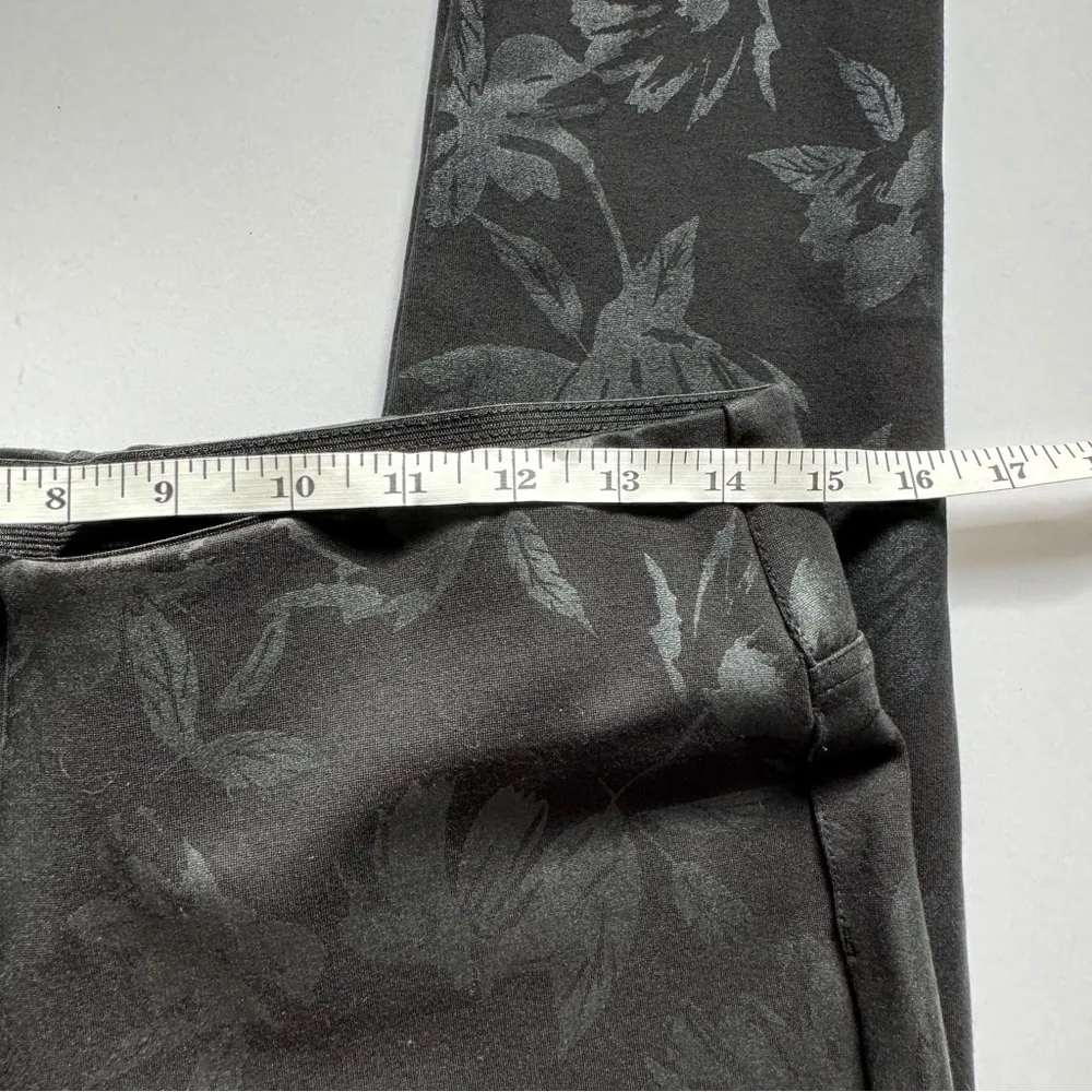 Soft Surroundings SoftEssential Ponte Leggings Black Rose Foil Size Medium - Image 6