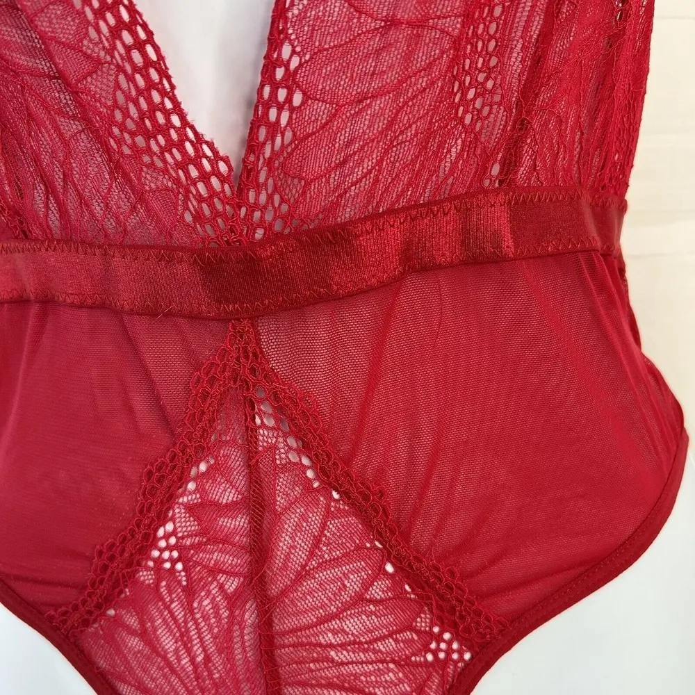 Shirley Of Hollywood Size M Sexy Body Lingerie Bodysuit Red Lace Plunge Halter Size M - Image 4
