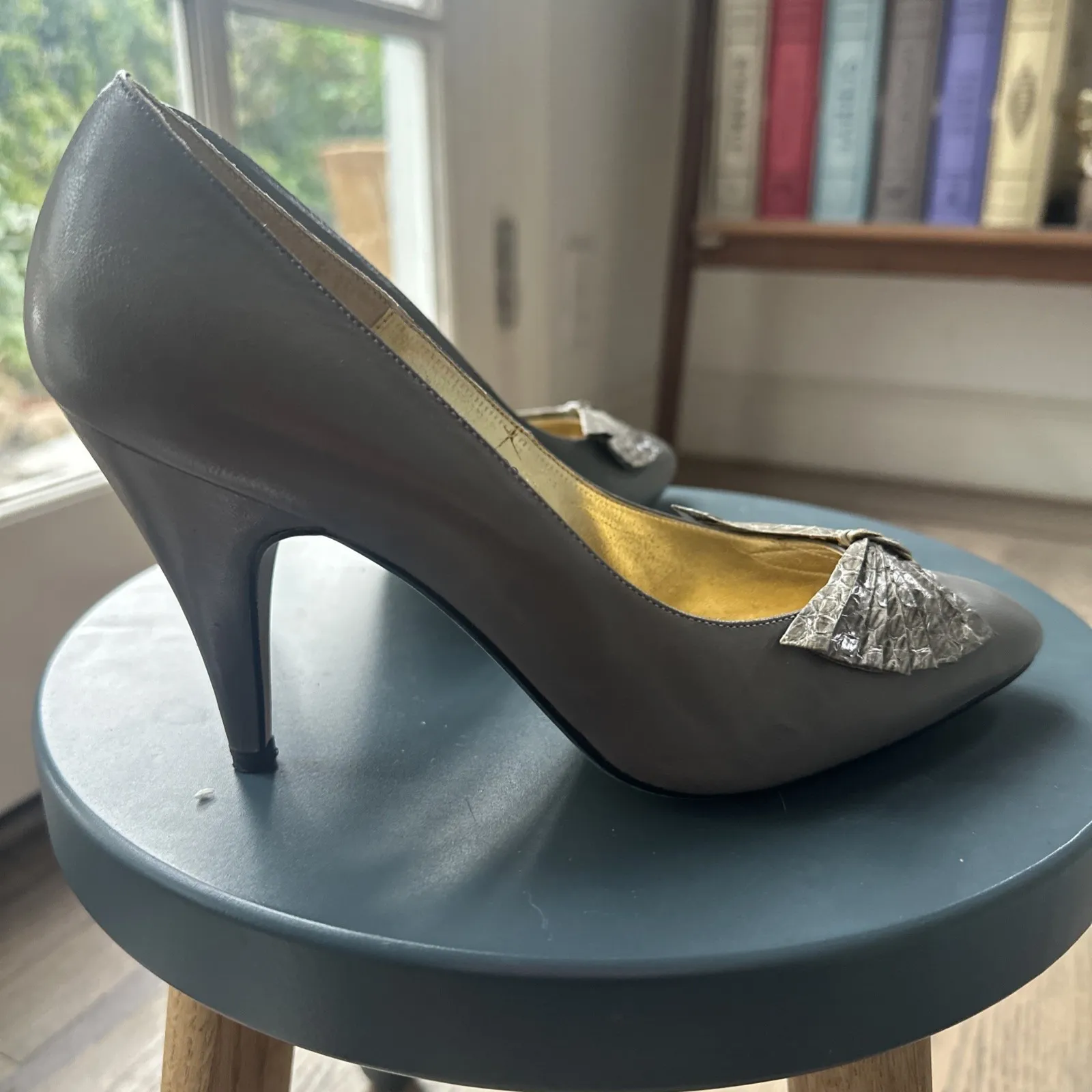 Vintage‎ Axiom Gray Heel With Reptile Toe Fan Detail 6.5M EUC Size 6.5 - Image 3