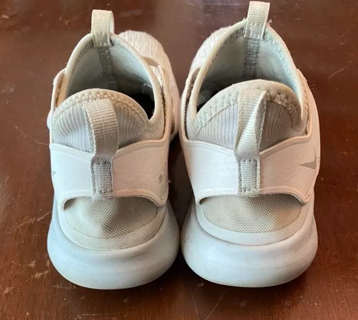 Nike White  Shoes - Image 3