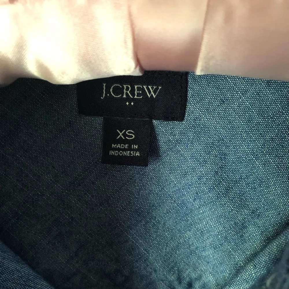 button down pleated collar denim shirt, women size xs, 100% cotton - Image 4