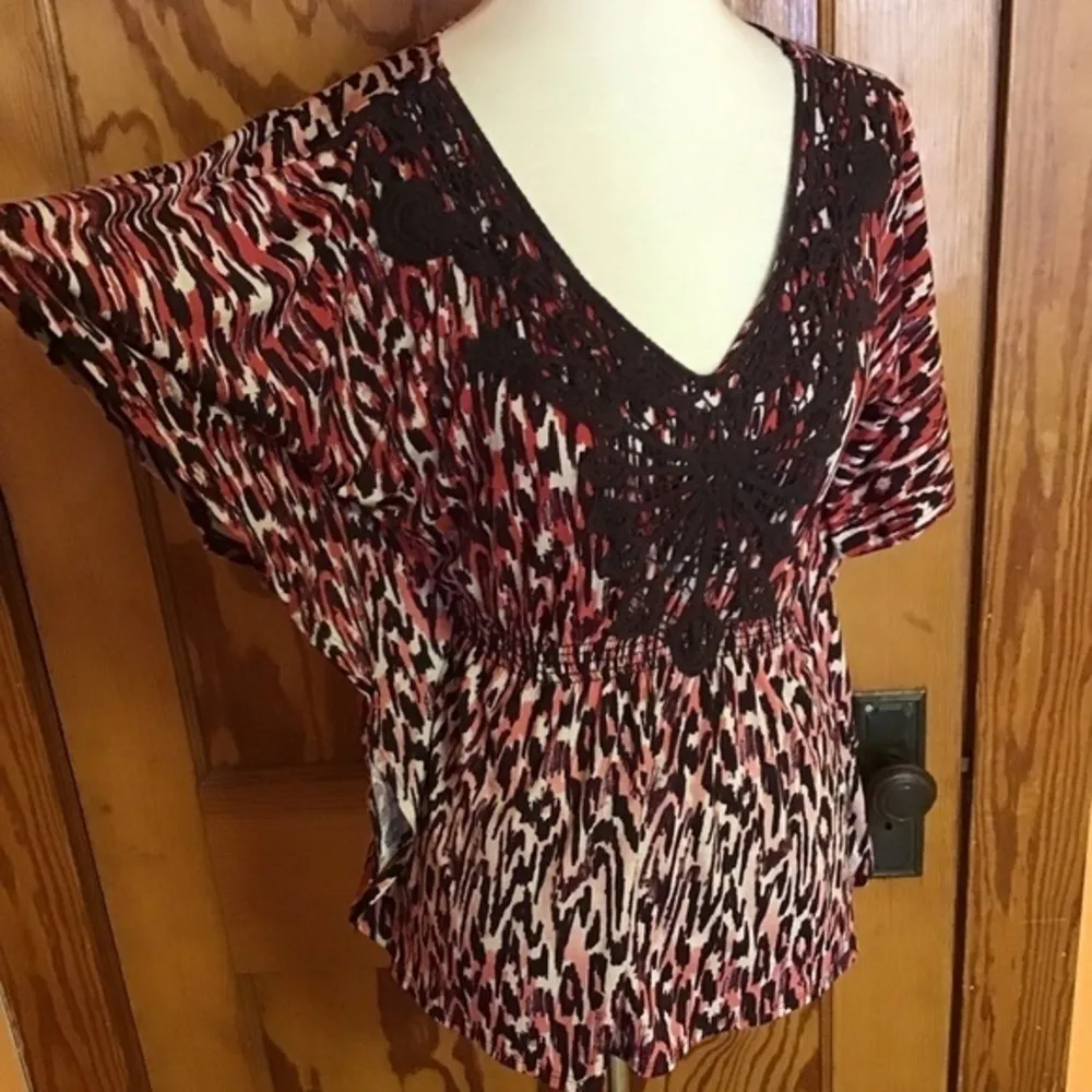 Y2K Lace Trim V-Neck Empire Waist Animal Printed Top - Image 9