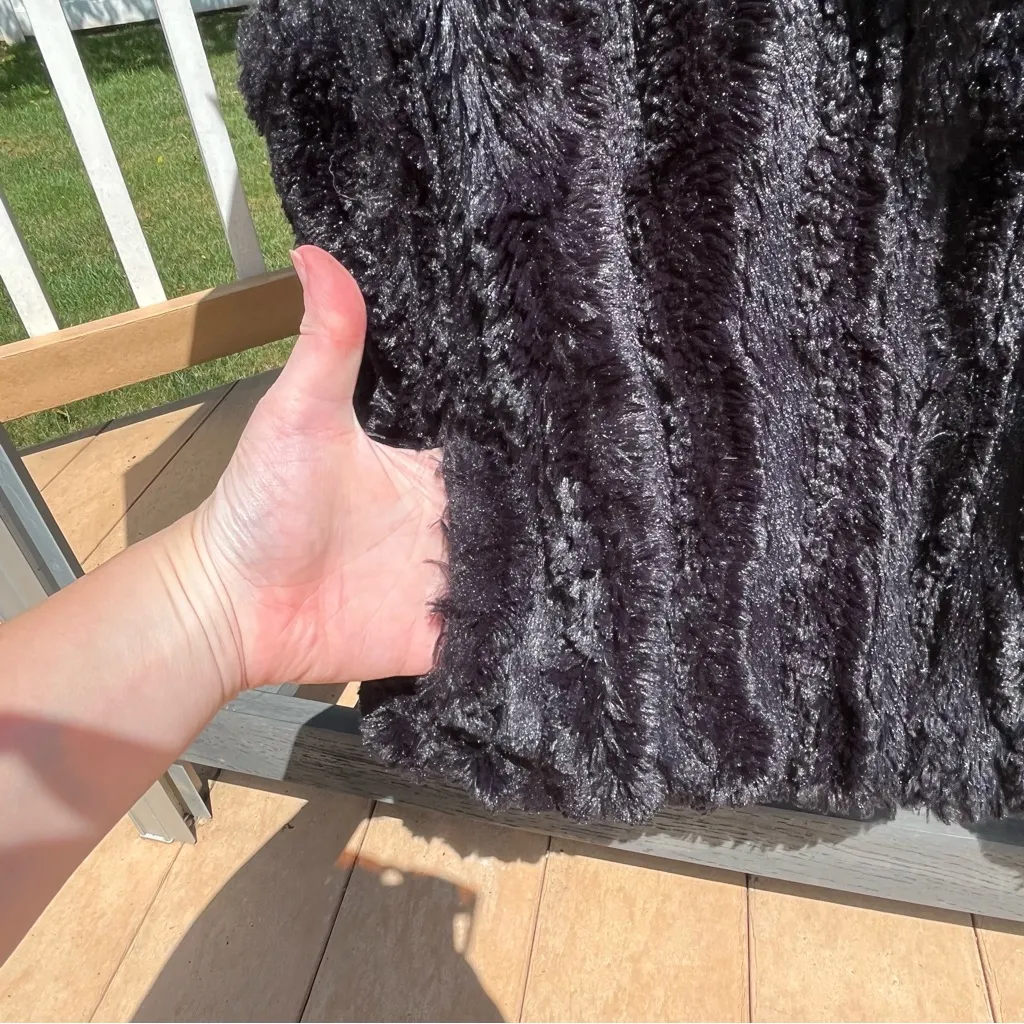 Eight Sixty Women’s Black Faux Fur Zip Front Vest with Pockets Size XS - Image 3