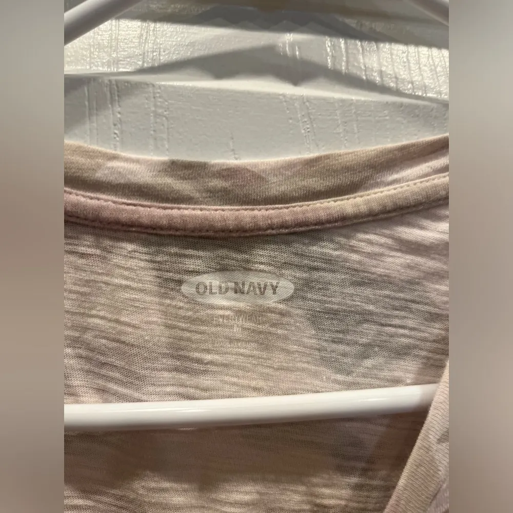 Pink Camo old navy t-shirt - Image 3