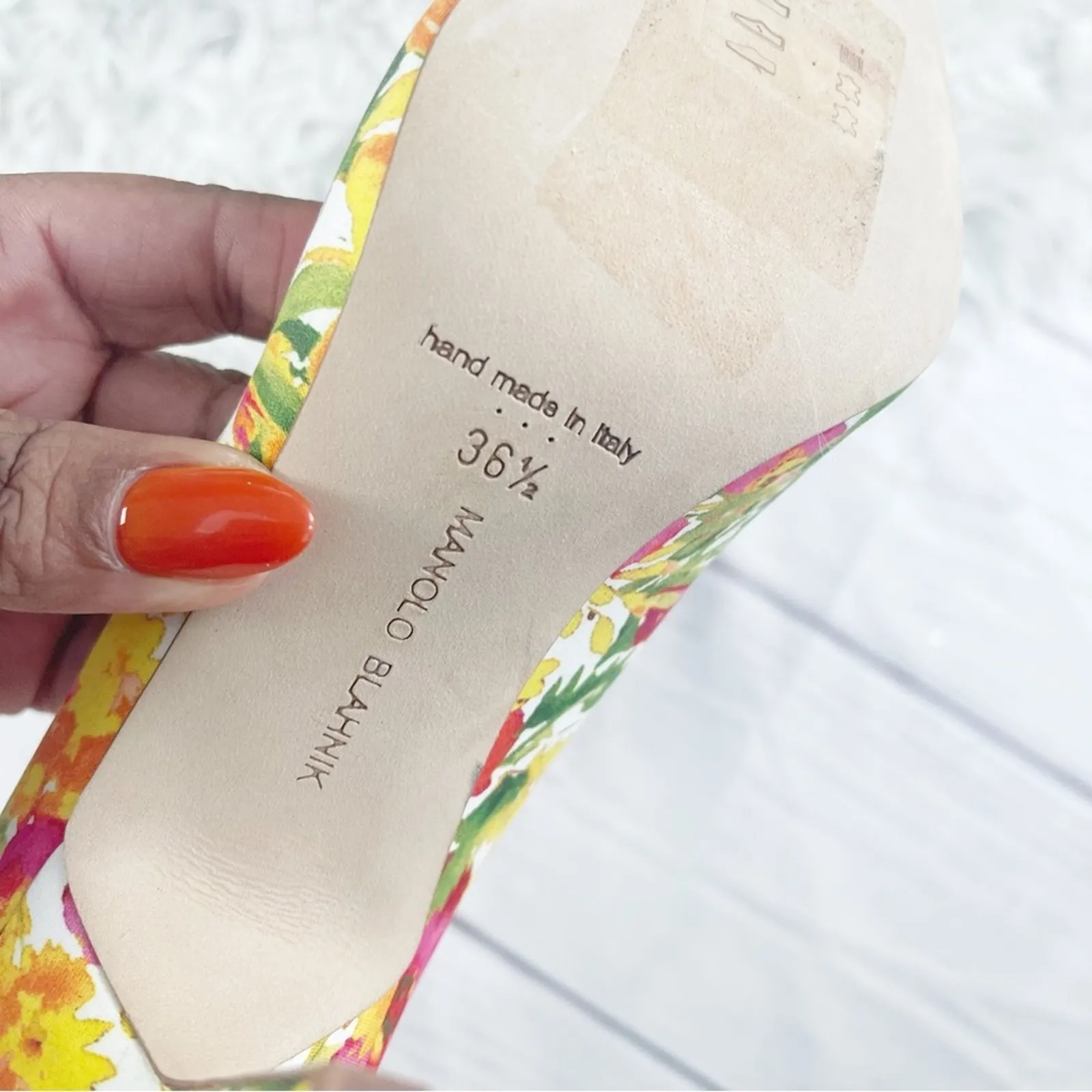 🆕 Manolo Blahnik Women's Bb Yellow Floral Print Pointed Toe Pumps Size 36.5 - Image 5