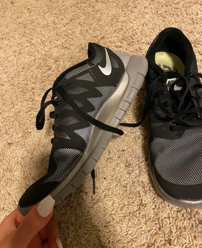 tennis shoes - Image 3