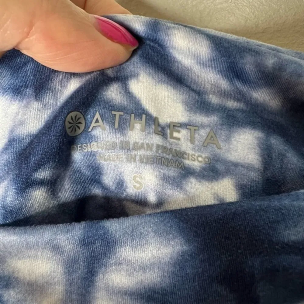 Athleta Tie Dye Salutation 7/8 Tight leggings fitted high rise SPF 50+ sz small - Image 7