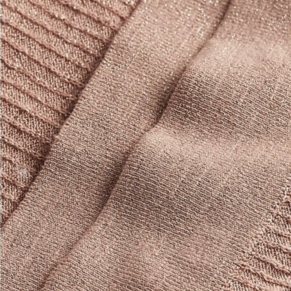 Summer Metallic Ribbed Off The Shoulder
Cropped Sweater- Matching Skirt XL - Image 7