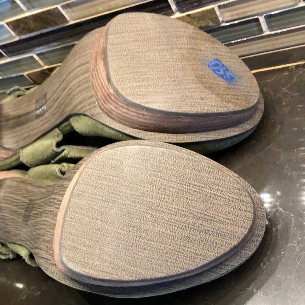 Miss Robertson moss suede wood platform heels‎ Green Size 9.5 - Image 6