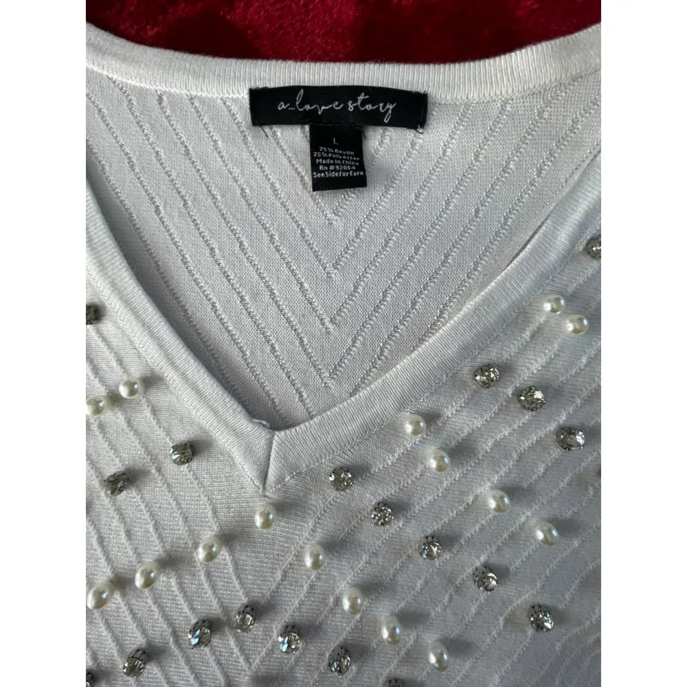 Embellished V - Image 3