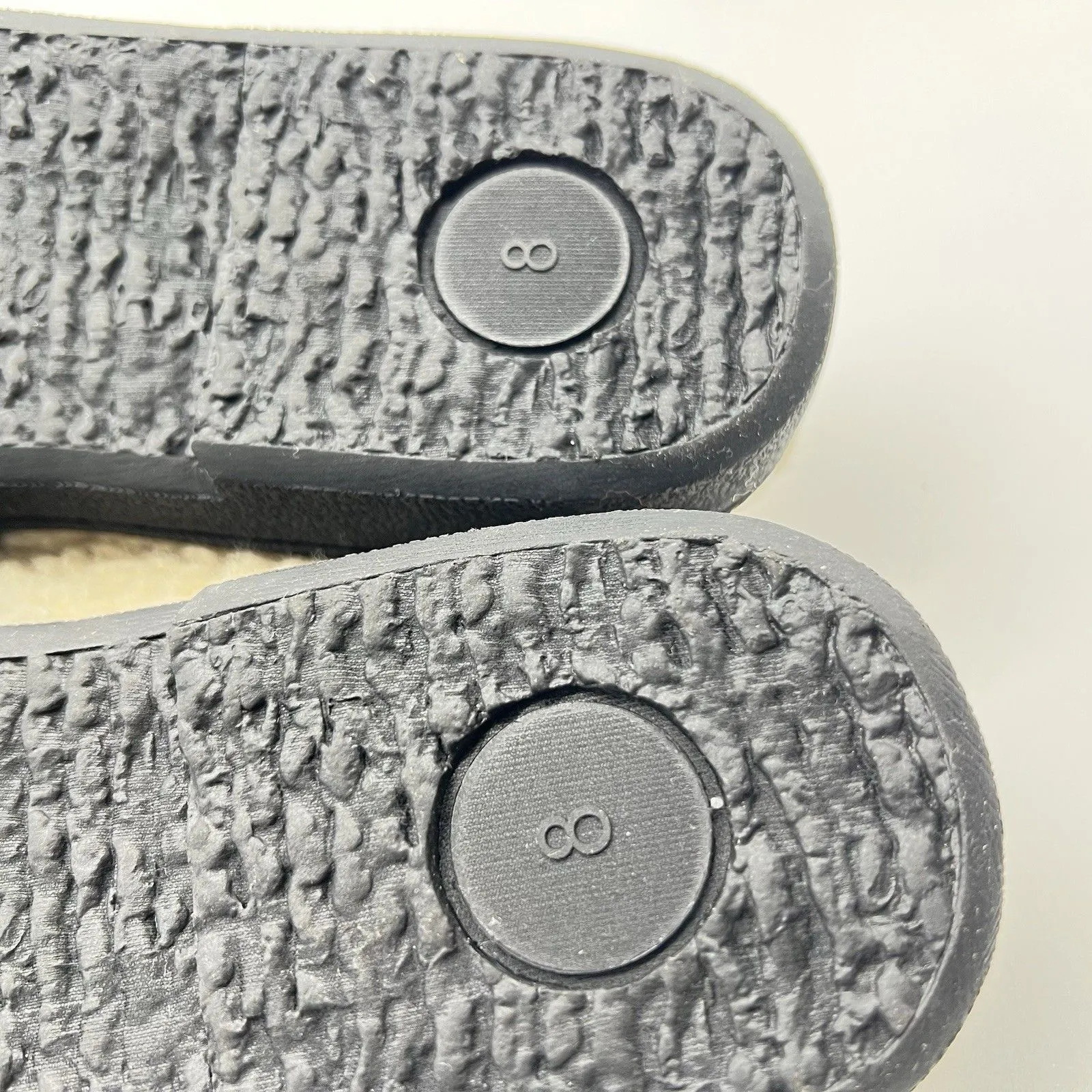 CLARKS Women's Quilted Corduroy w/Faux FurScuff Slipper Model 79413 Black-8-NWOB - Image 9