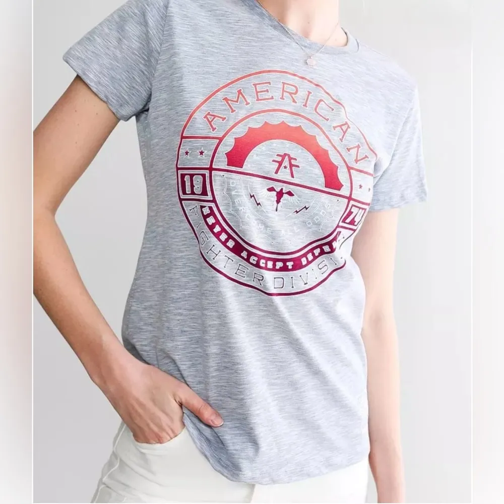 American Fighter x Affliction Freemont Women’s Light Gray T- Shirt Size Medium - Image 3