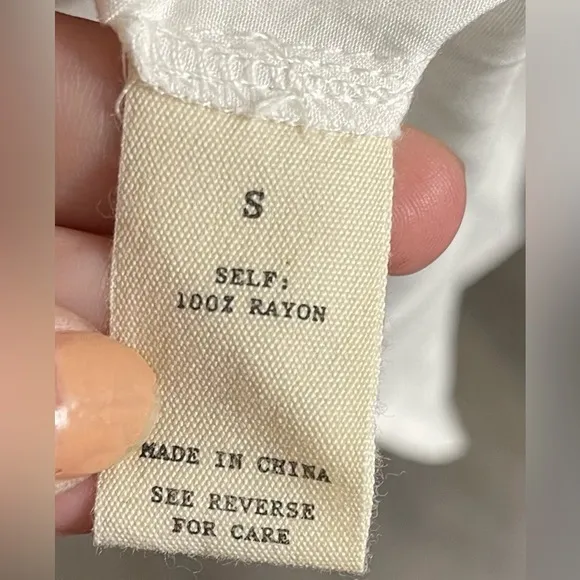 Gimmicks BKE Embroidered Floral Off‎ The Shoulder Top.  Size Small - Image 3