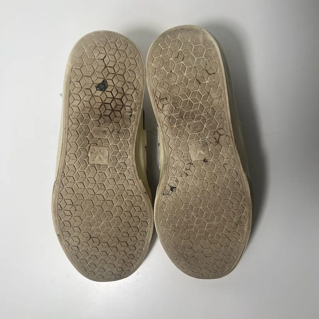 Veja Campo Bronze Metallic Crinkled Leather Low Top Sneakers - Image 11