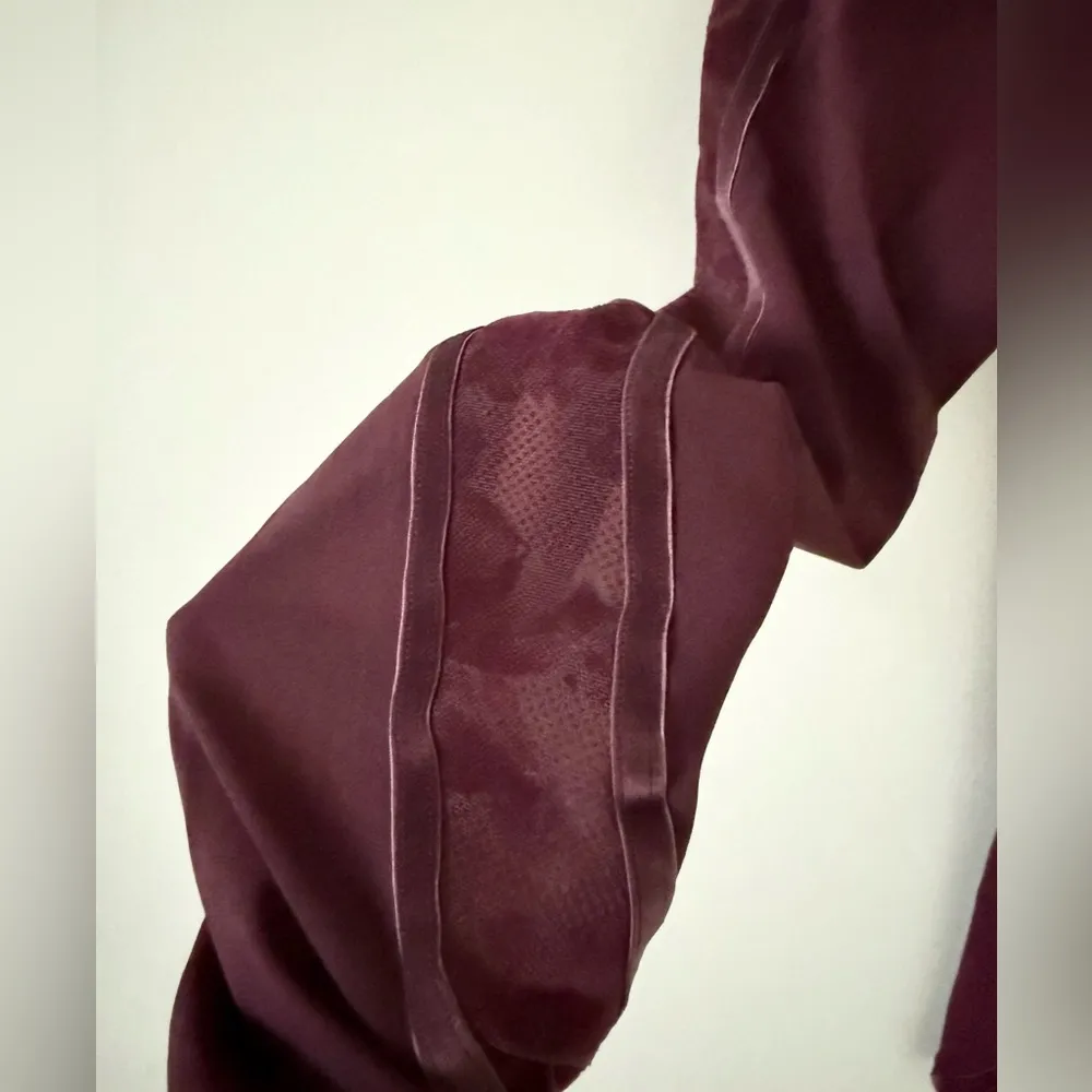 Lululemon Wunder Under Crop High Rise Legging in Burgundy with Velvet - Size 4 - Image 4