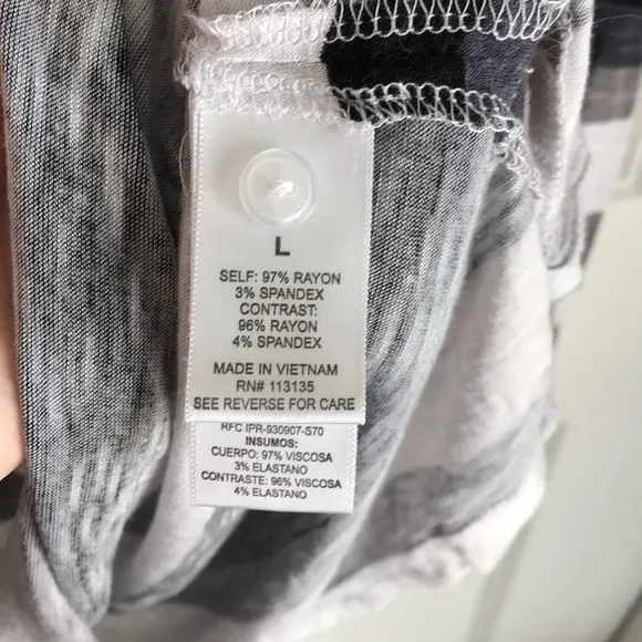 5/$15‎ Leo & Nicole large shirt - Image 3