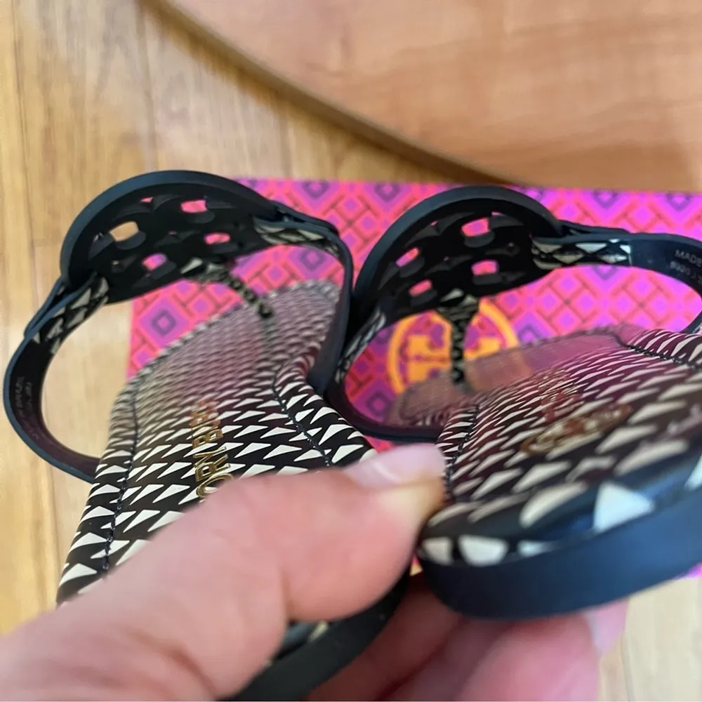 New TORY BURCH Miller Logo Prints Leather Thong Sandal In Triangle Geo Sz 8 - Image 10