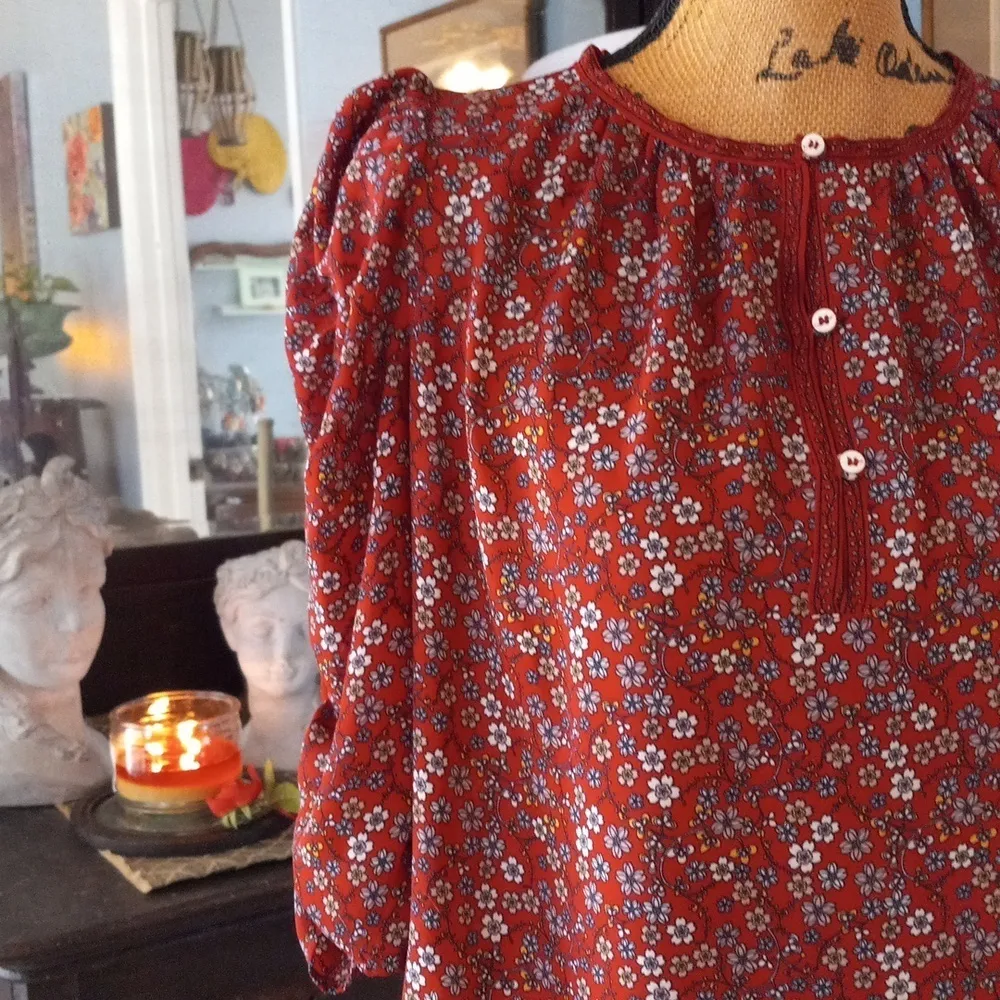 Max Studio Red Multicolored Floral Print Ruched Sleeve Blouse - Image 4