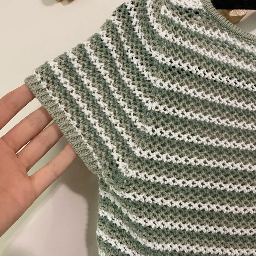 Hollister Green and White Crochet Knit Crop Top size Small - Image 7