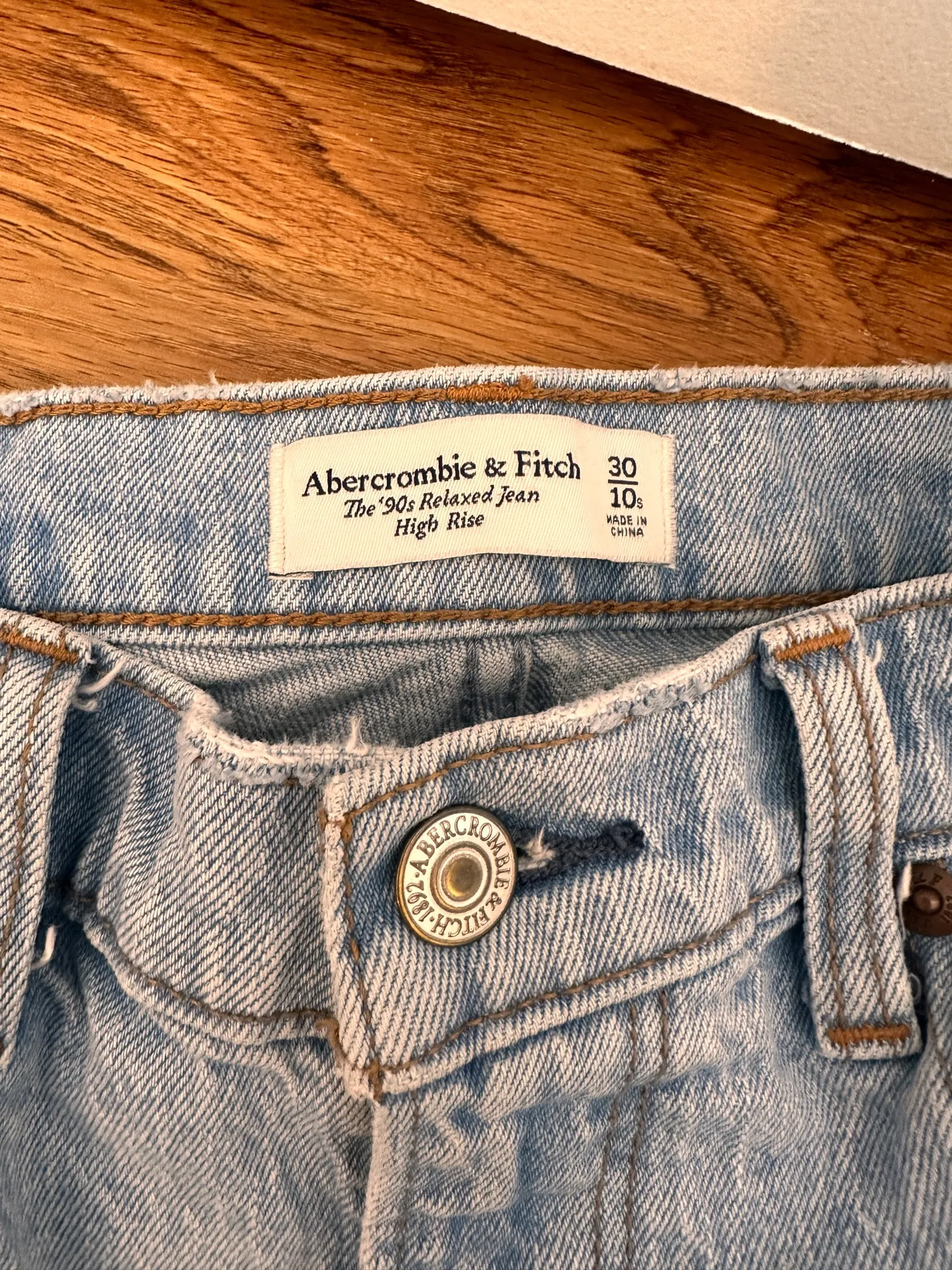 90s Relaxed Abercrombie High-Rise Jeans - Image 3