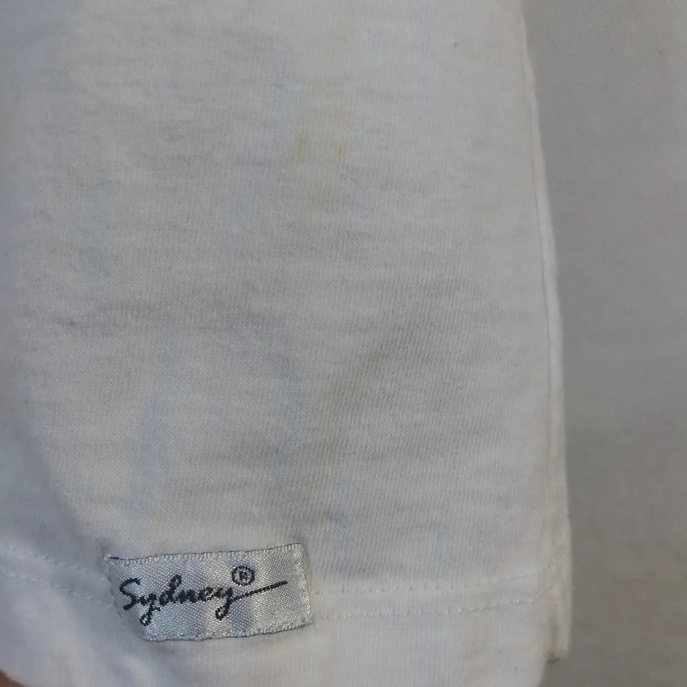 Sydney White Red Sonrie Cada Ria Short Sleeve Crew Neck Size Small - Image 6