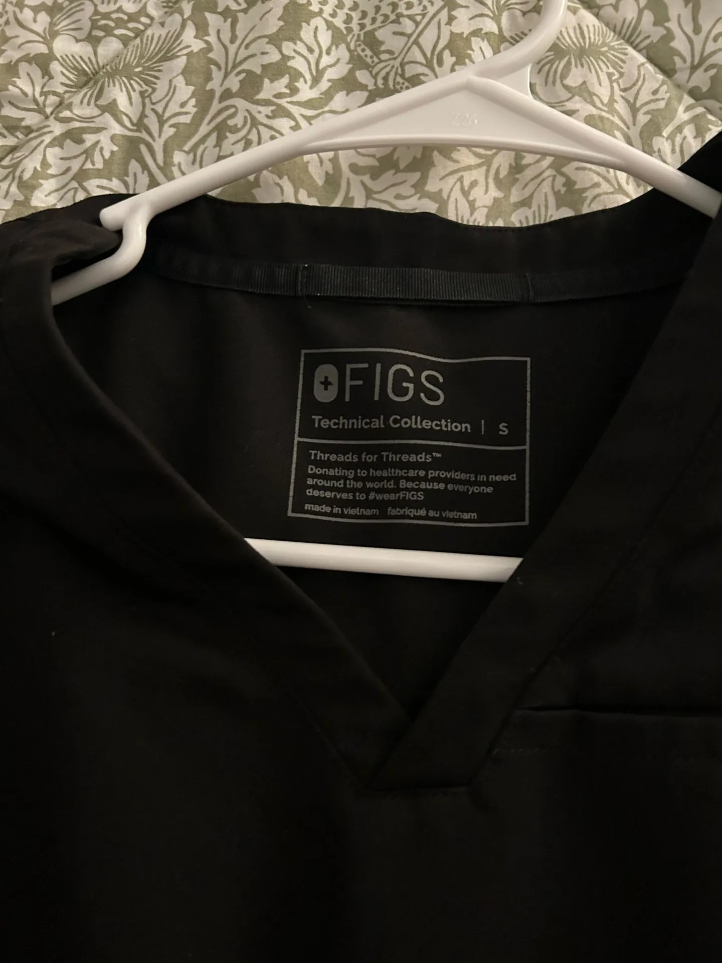 Black FIGS Top Scrub - Image 2