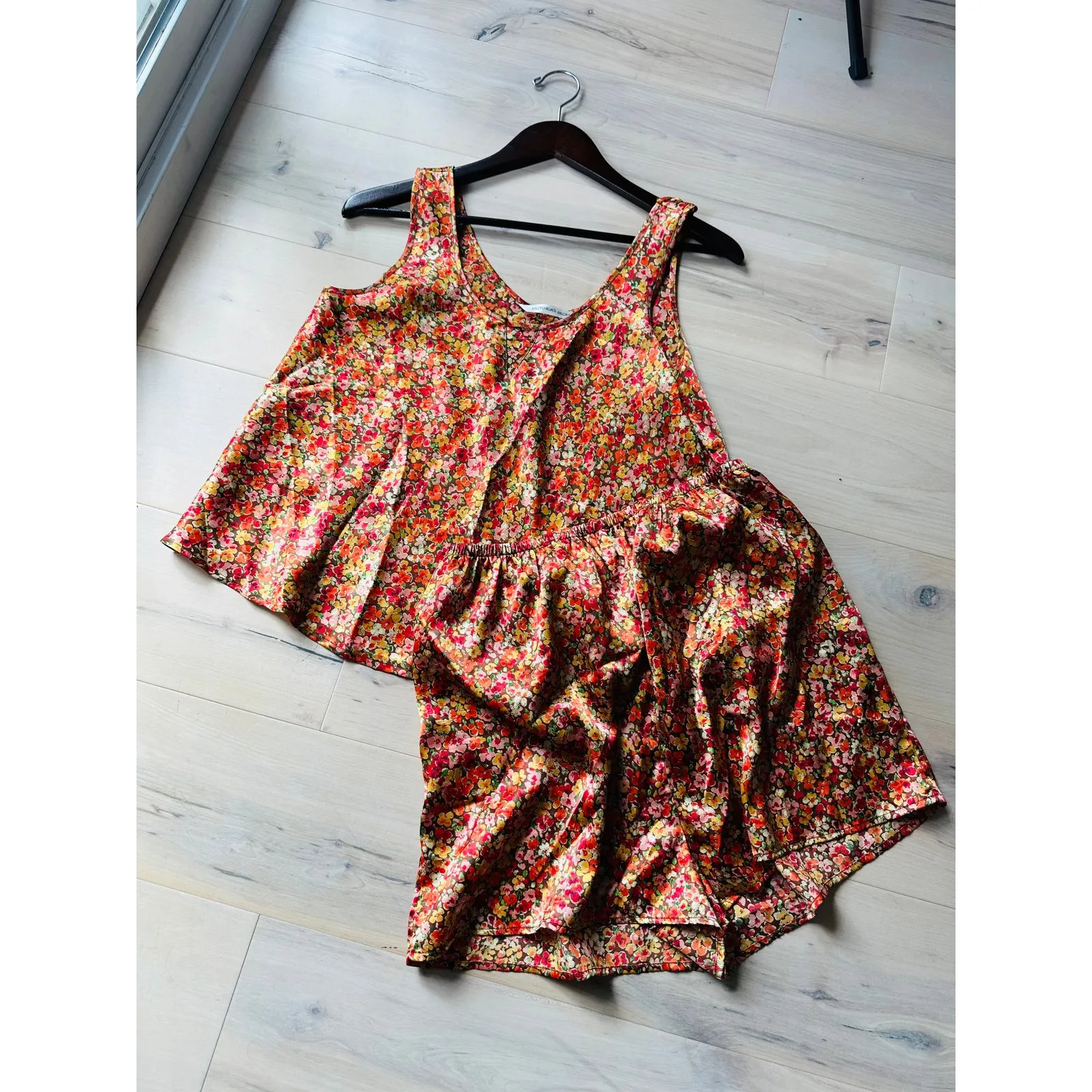 Victoria's Secret Floral Print Pajama Set Tank/shorts size medium Autumnal - Image 4