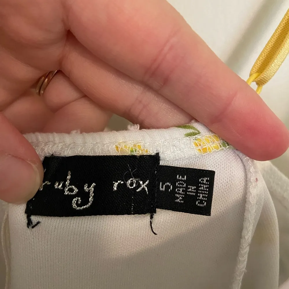 EUC Ruby Rox junior’s white yellow floral lined embroidered dot minidress size 5 - Image 4