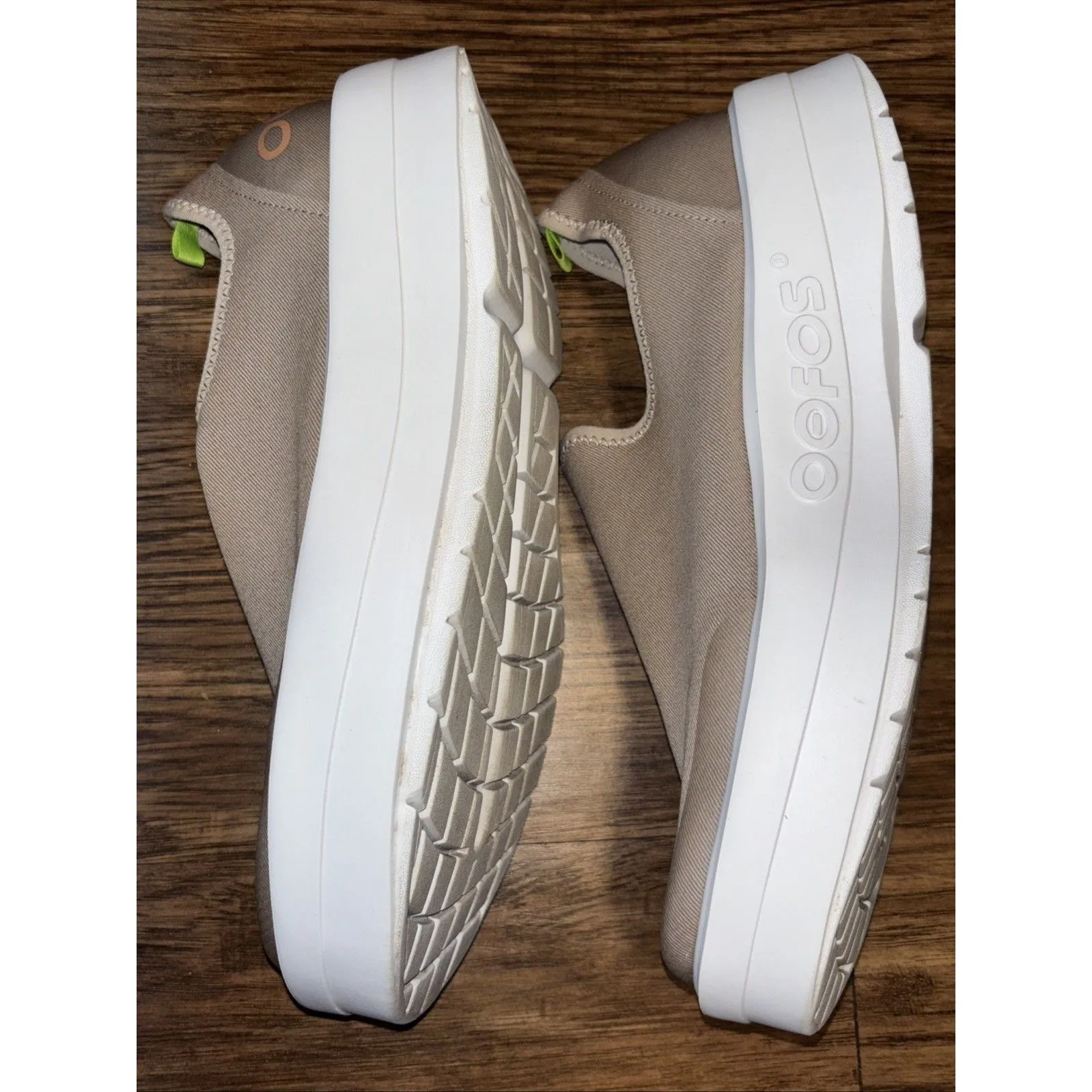 OOfos OOmg eeZee Womens 11W Brown Recovery Cushion Slip - Image 5