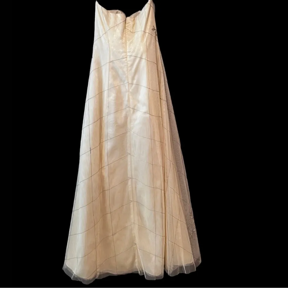 Elegant Gold Strapless Evening Gown w/ glass bead details & embroidered details Size undefined - Image 6