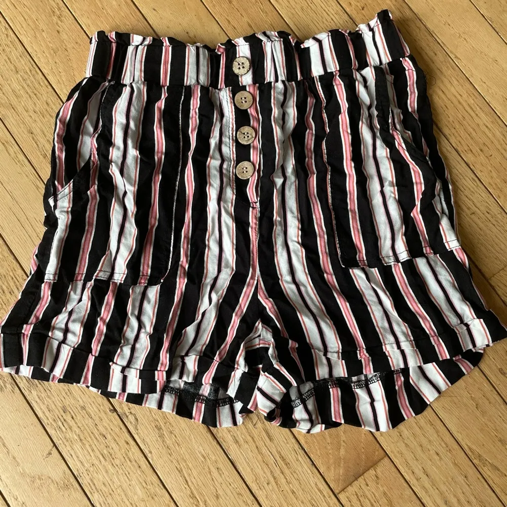 JOE B Shorts Button Front Striped Challis Juniors Black White Pink Size Small - Image 4