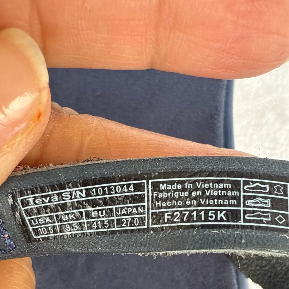 TEVA Navy Blue Women's Sandals leather/Velvet light size 10.5 - Image 11