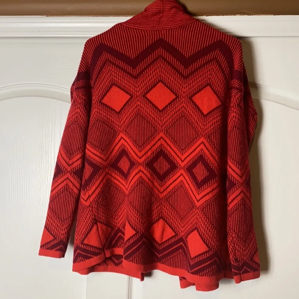 RED GEOMETRIC PRINT KNIT OPEN FRONT CARDIGAN - Image 3