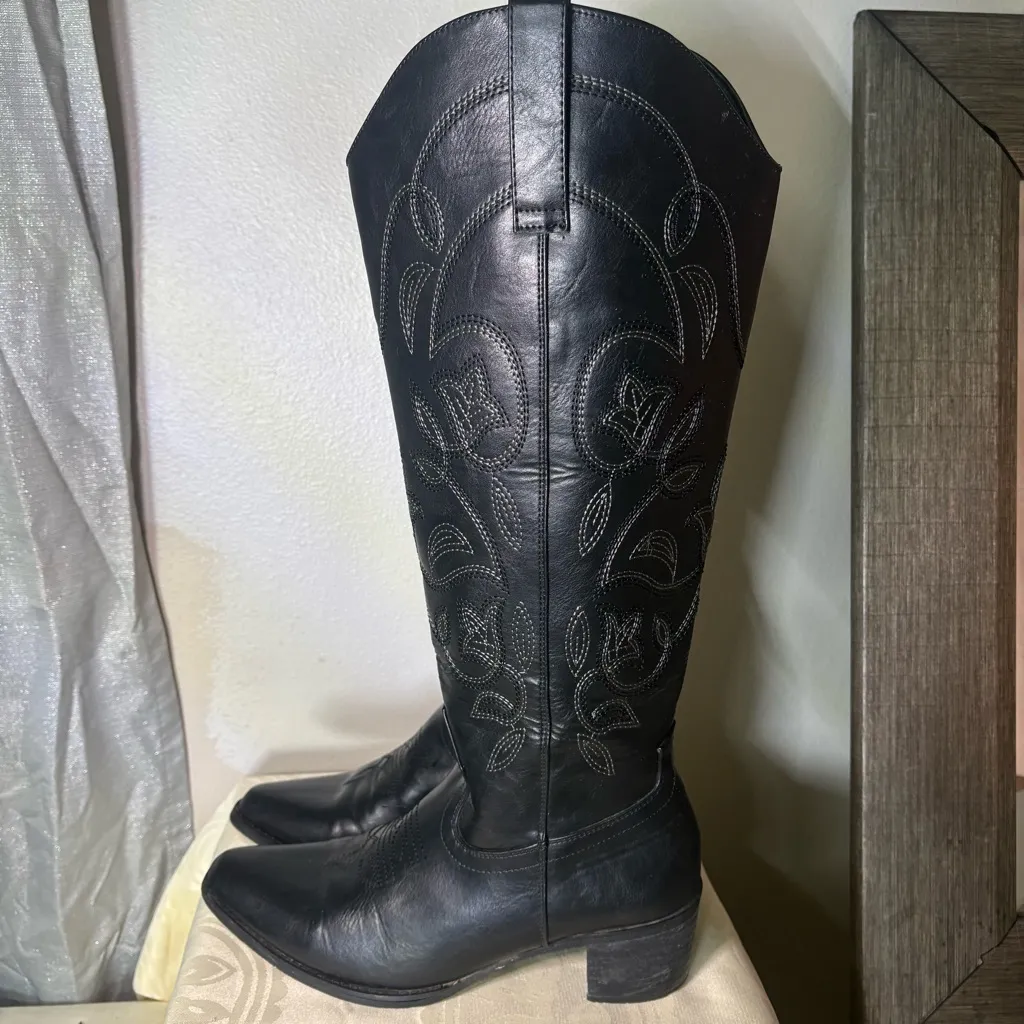 Elegant Black Embroidered Knee High, Heeled Boots Size 8 - Image 9