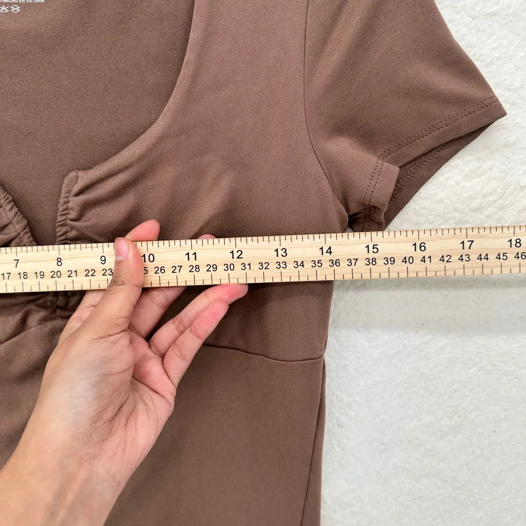 Brown Ruched Scoop Neck Cropped Short Sleeve Top - Image 4