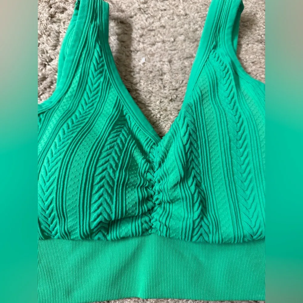 Aerie Seamless Cable Knit Padded Ruched Detail Green Pop Bralette - size XL - Image 2