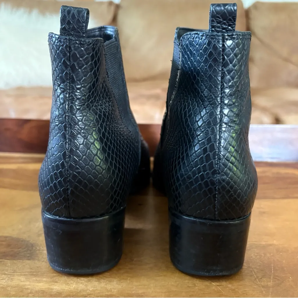 MARC FISHER Black Chelsea Boots - Image 3