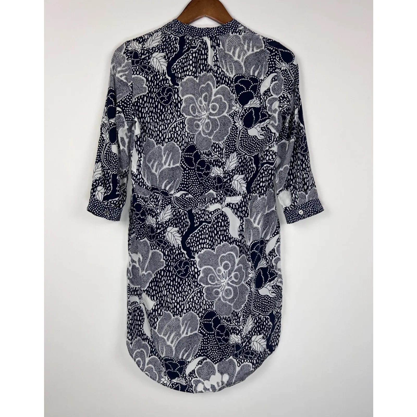 DVF 100 % Silk Floral Dress SZ 2 Blue White Tie Waist Knee length 3/4 sleeves - Image 2