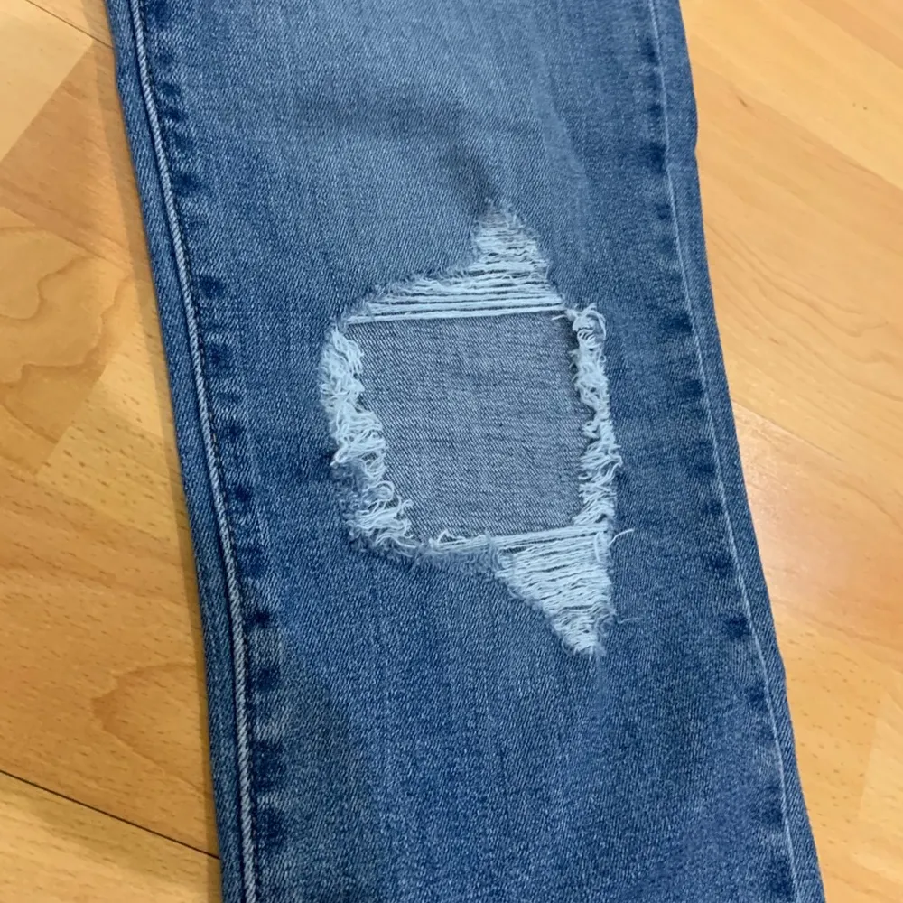 Levi's Women's 724 High Rise Straight Crop Jeans - Image 8