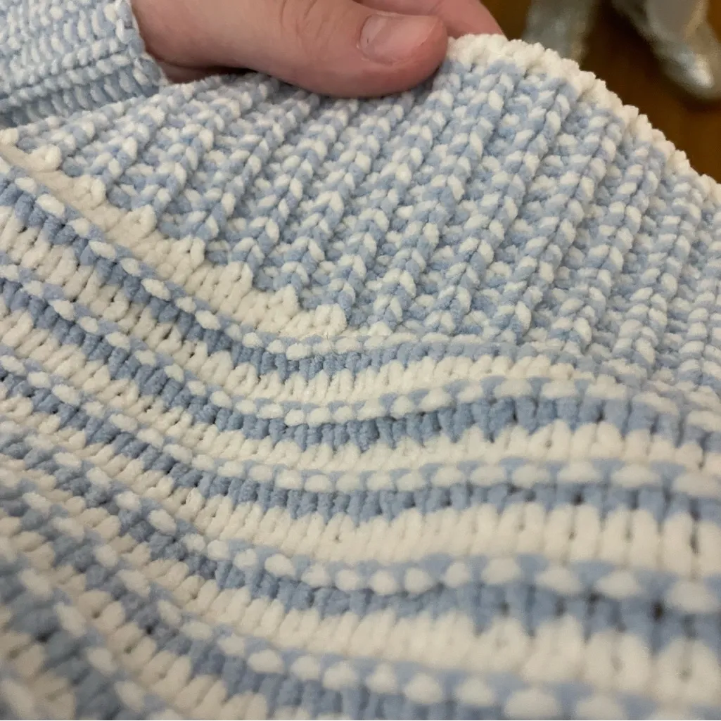 Blue and White V - Image 2