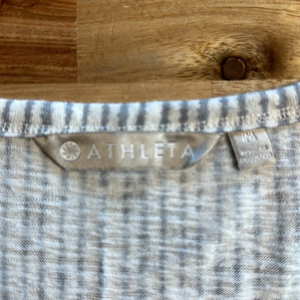Athleta Breezy Muscle Tank Medium Gray and White - Image 5