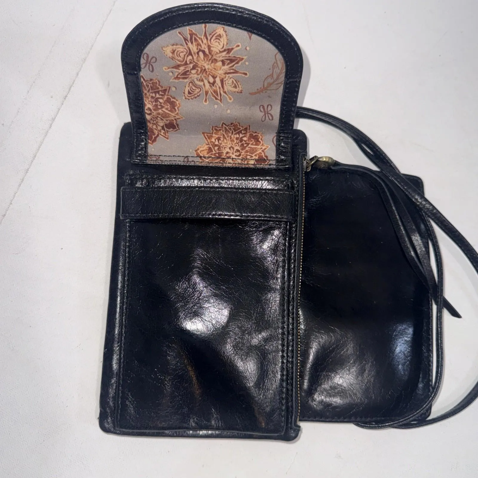 Hobo International Minimalist Old Money Fold - Image 7