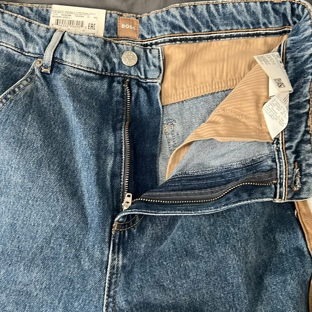 Hugo Boss Modern Wide Leg Jean Size 30 NWT - Image 3