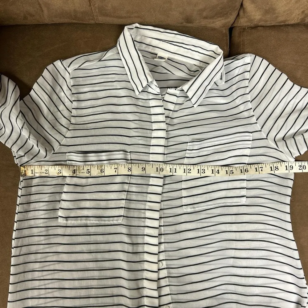 Old Navy Sheer Blue and white striped button up blouse with pockets size M - Image 6