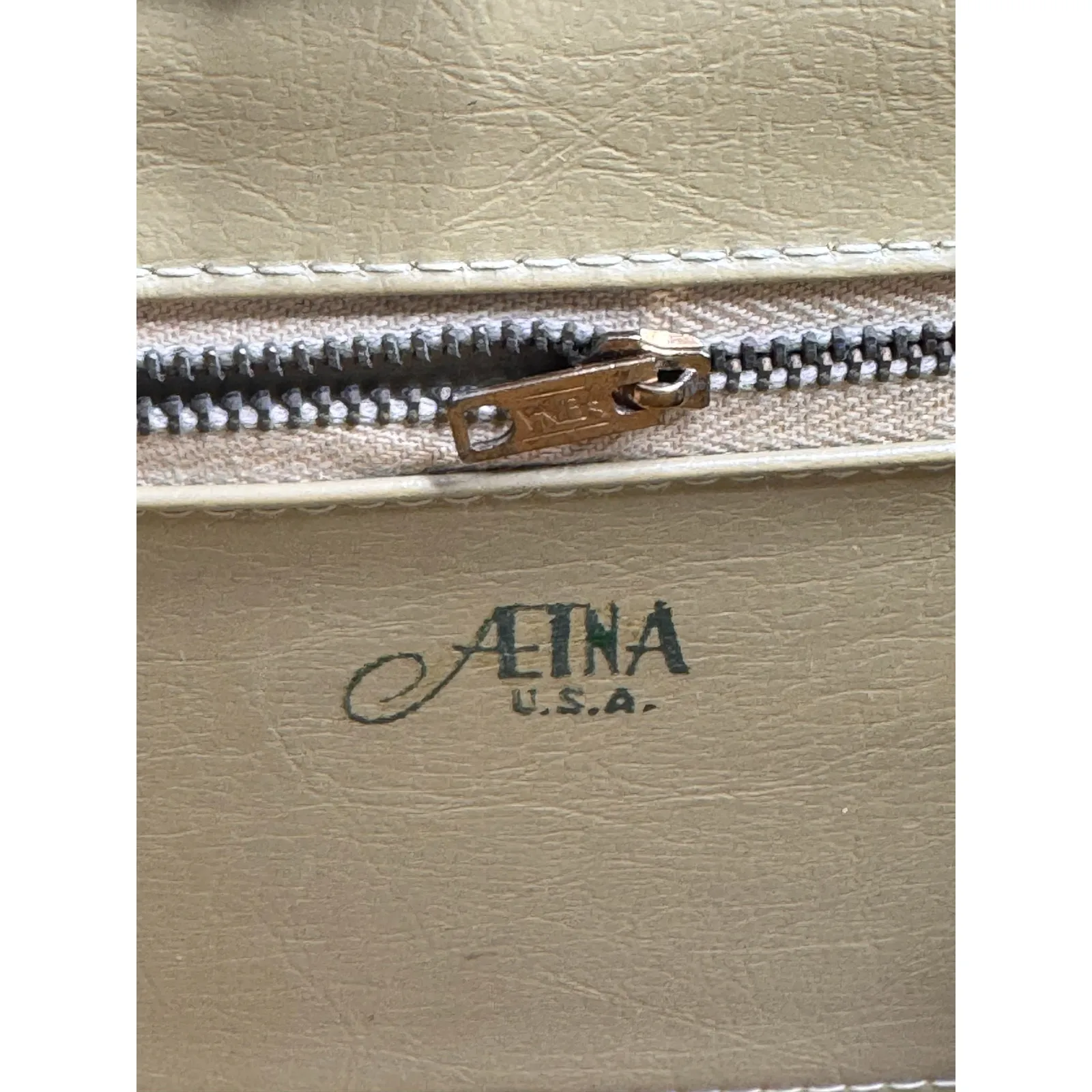 Vintage Aetna Black Patent Leather Box Purse 1960s Structured Frame Handbag - Image 9